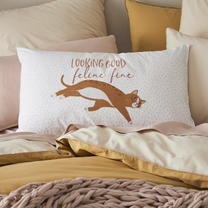 Pillowcases |  Looking Good Feline Fine Text Pillowcase Bedlinen Pillowcases