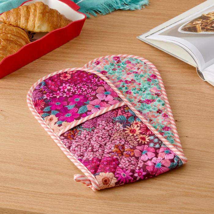 Table & Servingware |  Berry Floral Berry & Mint Oven Mitt Kitchen Table & Servingware