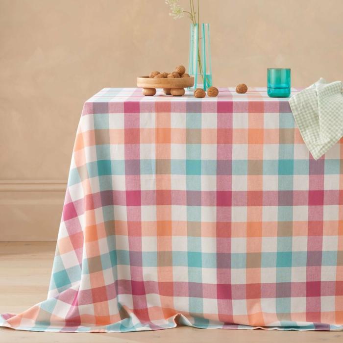 Tablecloths, Runners & Placemats |  Aspen Spiced Berry Tablecloth Kitchen Table & Servingware